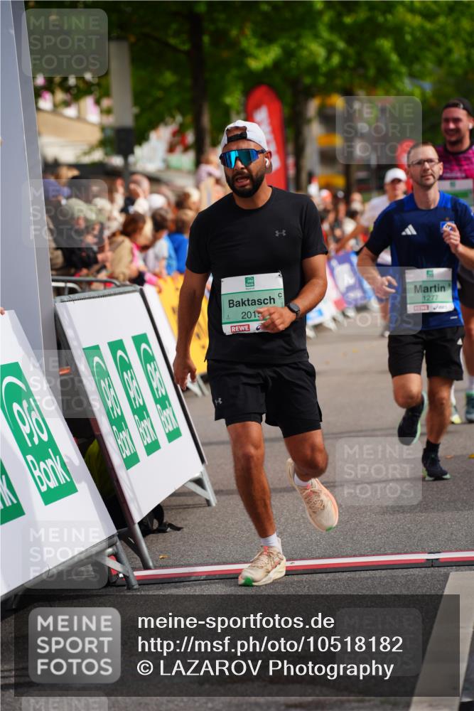 20.09.2026 - PSD Bank Halbmarathon LAZAROV Photography http://msf.ph/oto/10518182 20.09.2026 11:55:41 Ziel 1277, 2015, 3028, 3091, 3898, 4039, 4731 meine-sportfotos.de