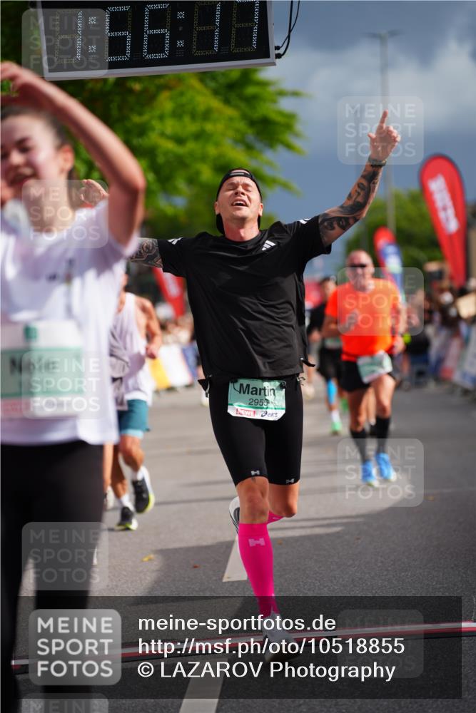 20.09.2026 - PSD Bank Halbmarathon LAZAROV Photography http://msf.ph/oto/10518855 20.09.2026 11:56:17 Ziel 1183, 1272, 1541, 1620, 1872, 2955, 3441, 3872, 3932, 4224 meine-sportfotos.de