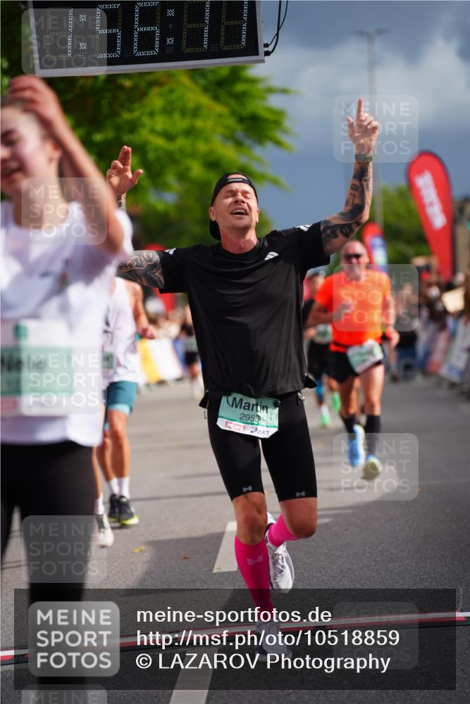 20.09.2026 - PSD Bank Halbmarathon LAZAROV Photography http://msf.ph/oto/10518859 20.09.2026 11:56:17 Ziel 1183, 1272, 1541, 1620, 1872, 2955, 3441, 3872, 3932, 4224 meine-sportfotos.de