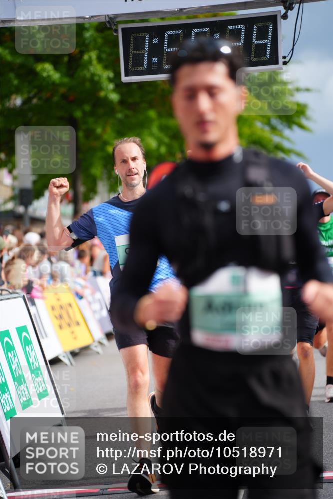 20.09.2026 - PSD Bank Halbmarathon LAZAROV Photography http://msf.ph/oto/10518971 20.09.2026 11:56:24 Ziel 1183, 1426, 1514, 1541, 1620, 1824, 2180, 2955, 3593, 3744, 3872, 3943, 4525, 4692 meine-sportfotos.de