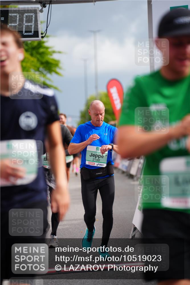 20.09.2026 - PSD Bank Halbmarathon LAZAROV Photography http://msf.ph/oto/10519023 20.09.2026 11:56:27 Ziel 1426, 1514, 1541, 1620, 1824, 2180, 3593, 3744, 3872, 3943, 4525, 4692 meine-sportfotos.de