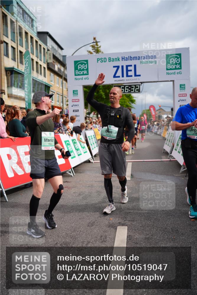 20.09.2026 - PSD Bank Halbmarathon LAZAROV Photography http://msf.ph/oto/10519047 20.09.2026 11:56:31 Ziel 1514, 1824, 1920, 2180, 2221, 2275, 2869, 2967, 3545, 3593, 3744, 4267, 4525, 4692 meine-sportfotos.de