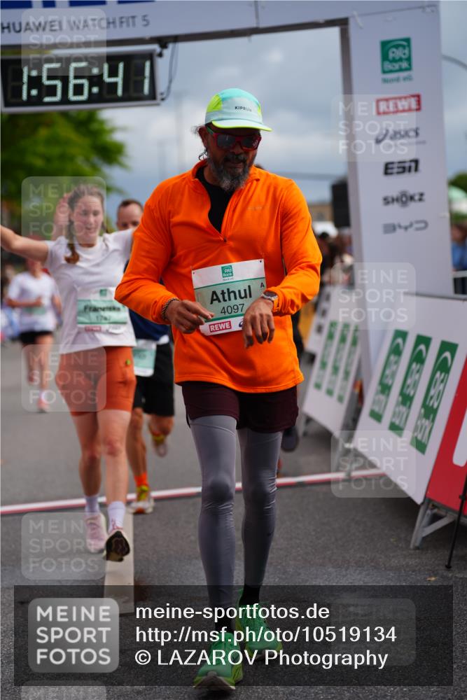 20.09.2026 - PSD Bank Halbmarathon LAZAROV Photography http://msf.ph/oto/10519134 20.09.2026 11:56:40 Ziel 1747, 1760, 1920, 2022, 2221, 2275, 2418, 2869, 2967, 3365, 3545, 4097, 4252, 4267, 4374 meine-sportfotos.de
