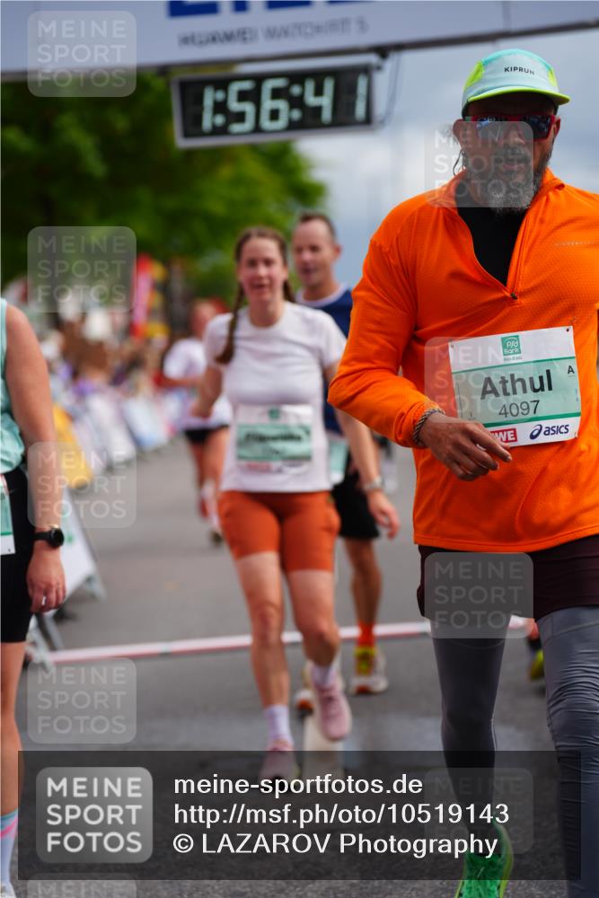 20.09.2026 - PSD Bank Halbmarathon LAZAROV Photography http://msf.ph/oto/10519143 20.09.2026 11:56:41 Ziel 1747, 1760, 2022, 2221, 2275, 2418, 2869, 2967, 3365, 4097, 4252, 4267, 4374 meine-sportfotos.de
