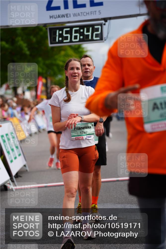 20.09.2026 - PSD Bank Halbmarathon LAZAROV Photography http://msf.ph/oto/10519171 20.09.2026 11:56:42 Ziel 1747, 1760, 2022, 2221, 2275, 2418, 2869, 3365, 4097, 4252, 4267, 4374 meine-sportfotos.de