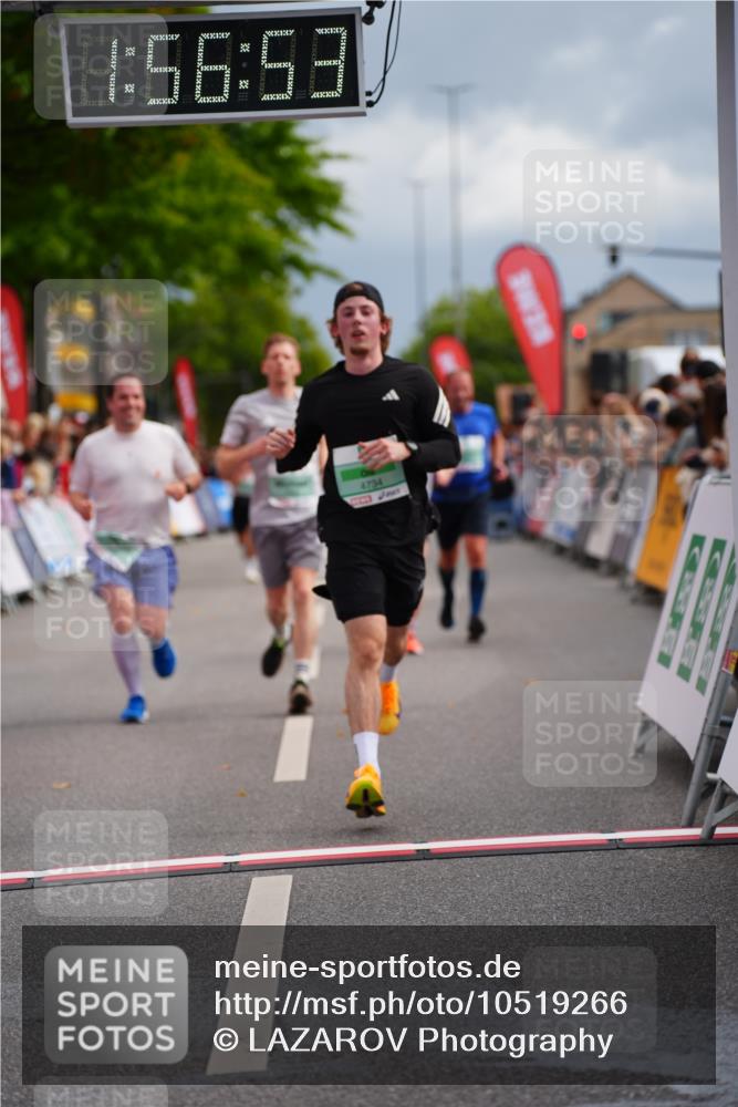 20.09.2026 - PSD Bank Halbmarathon LAZAROV Photography http://msf.ph/oto/10519266 20.09.2026 11:56:52 Ziel 1482, 1554, 1903, 2416, 3365, 3822, 4734 meine-sportfotos.de