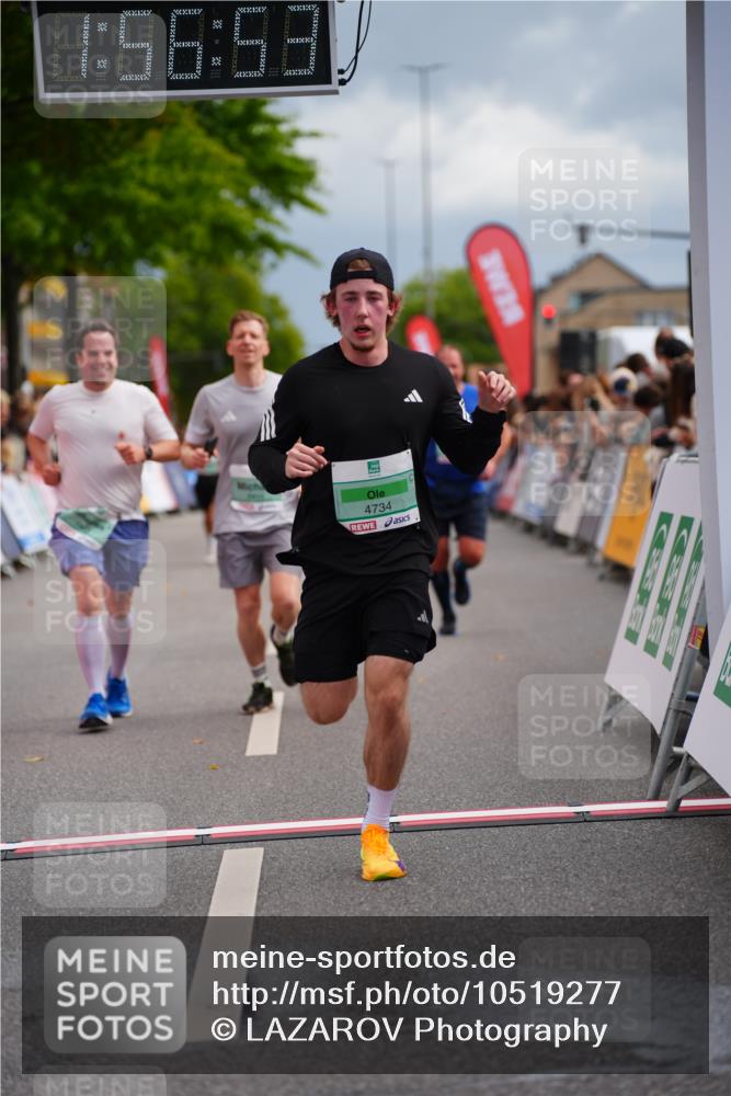 20.09.2026 - PSD Bank Halbmarathon LAZAROV Photography http://msf.ph/oto/10519277 20.09.2026 11:56:53 Ziel 1482, 1554, 1903, 2416, 3822, 4734 meine-sportfotos.de