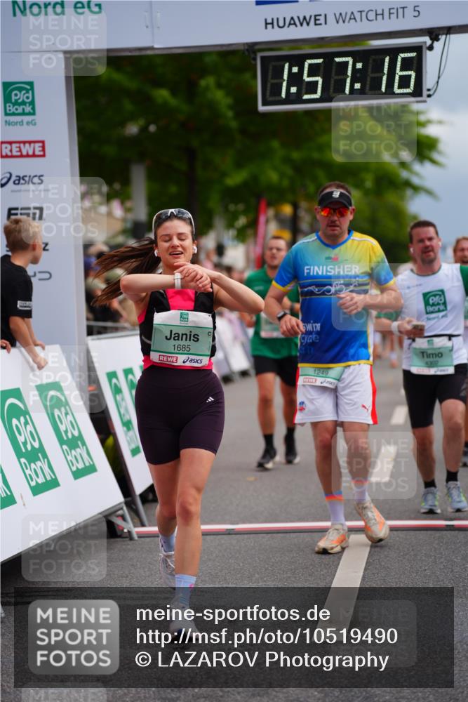 20.09.2026 - PSD Bank Halbmarathon LAZAROV Photography http://msf.ph/oto/10519490 20.09.2026 11:57:16 Ziel 1249, 1263, 1685, 1700, 1986, 2079, 2104, 2354, 3640, 3784, 4302, 4464, 4671, 4752 meine-sportfotos.de