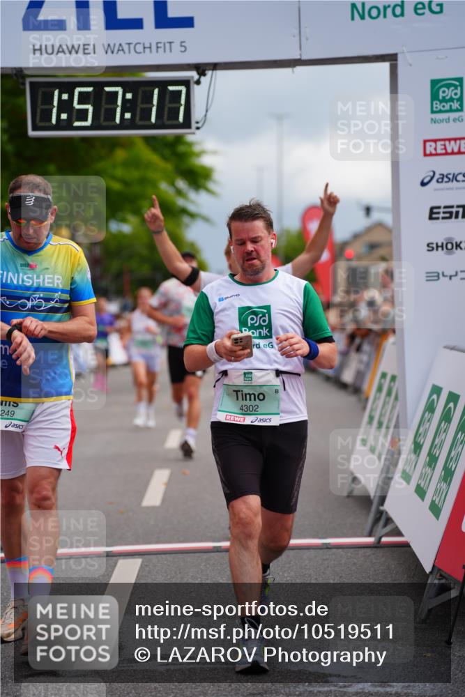 20.09.2026 - PSD Bank Halbmarathon LAZAROV Photography http://msf.ph/oto/10519511 20.09.2026 11:57:17 Ziel 1249, 1263, 1685, 1700, 1986, 2104, 2354, 2421, 2480, 3640, 4302, 4464, 4671, 4752 meine-sportfotos.de