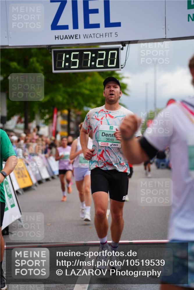 20.09.2026 - PSD Bank Halbmarathon LAZAROV Photography http://msf.ph/oto/10519539 20.09.2026 11:57:19 Ziel 1249, 1263, 1685, 1700, 1986, 2104, 2421, 2480, 3640, 4302, 4464 meine-sportfotos.de