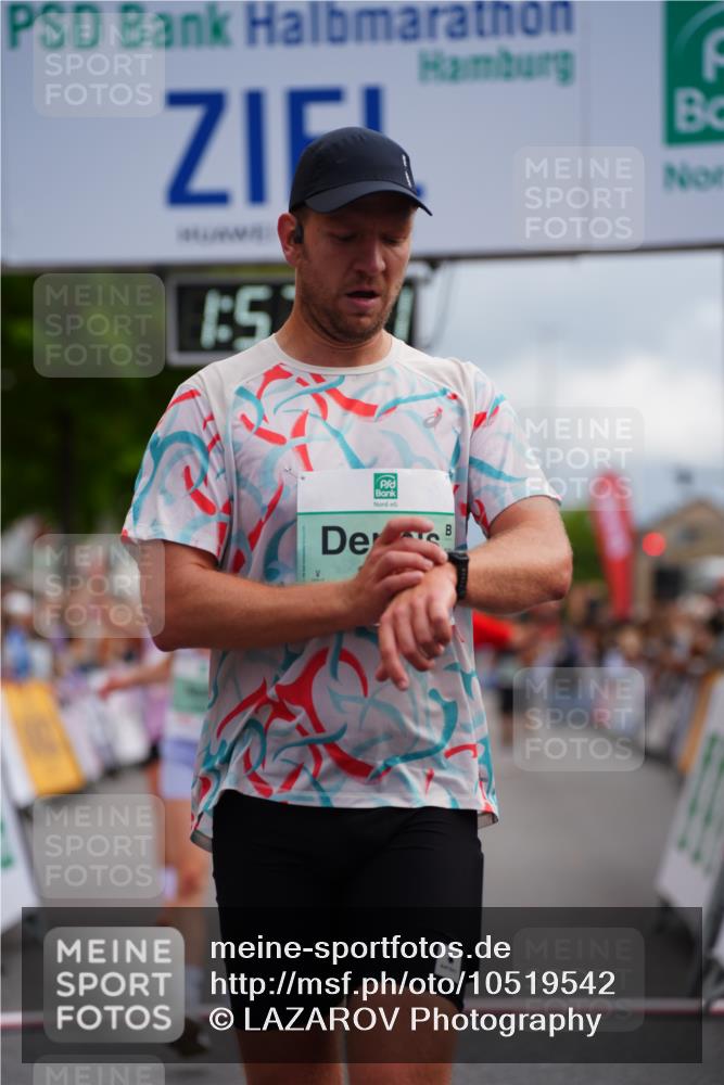 20.09.2026 - PSD Bank Halbmarathon LAZAROV Photography http://msf.ph/oto/10519542 20.09.2026 11:57:20 Ziel 1249, 1263, 1685, 1700, 1986, 2104, 2421, 2480, 3640, 4302, 4464 meine-sportfotos.de