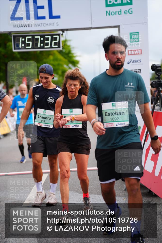 20.09.2026 - PSD Bank Halbmarathon LAZAROV Photography http://msf.ph/oto/10519726 20.09.2026 11:57:32 Ziel 1019, 1092, 1332, 1791, 3008, 3029, 3645, 4295, 4531, 4724 meine-sportfotos.de