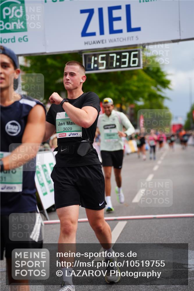 20.09.2026 - PSD Bank Halbmarathon LAZAROV Photography http://msf.ph/oto/10519755 20.09.2026 11:57:35 Ziel 1019, 1092, 1332, 1791, 3008, 3029, 4295, 4531 meine-sportfotos.de