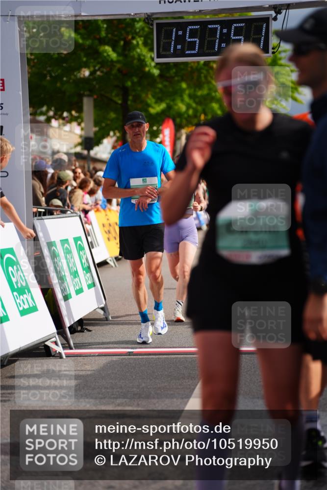 20.09.2026 - PSD Bank Halbmarathon LAZAROV Photography http://msf.ph/oto/10519950 20.09.2026 11:57:51 Ziel 1052, 1301, 1711, 1761, 2052, 2092, 2148, 2253, 2540, 2846, 3374, 3624, 3935, 4489 meine-sportfotos.de