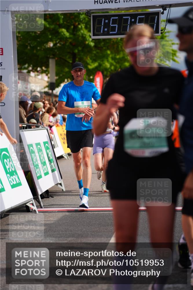 20.09.2026 - PSD Bank Halbmarathon LAZAROV Photography http://msf.ph/oto/10519953 20.09.2026 11:57:51 Ziel 1052, 1301, 1711, 1761, 2052, 2092, 2148, 2253, 2540, 2846, 3374, 3624, 3935, 4489 meine-sportfotos.de
