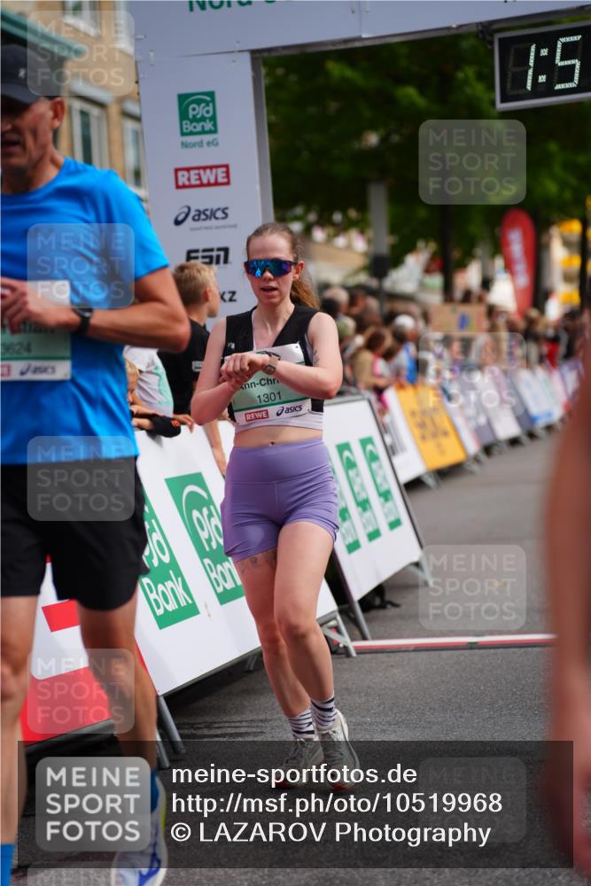 20.09.2026 - PSD Bank Halbmarathon LAZAROV Photography http://msf.ph/oto/10519968 20.09.2026 11:57:53 Ziel 1052, 1301, 1711, 2052, 2092, 2253, 2540, 2846, 3374, 3624, 3762, 3935 meine-sportfotos.de