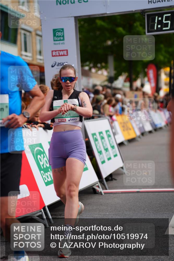 20.09.2026 - PSD Bank Halbmarathon LAZAROV Photography http://msf.ph/oto/10519974 20.09.2026 11:57:53 Ziel 1052, 1301, 1711, 2052, 2092, 2253, 2540, 2846, 3374, 3624, 3762, 3935 meine-sportfotos.de