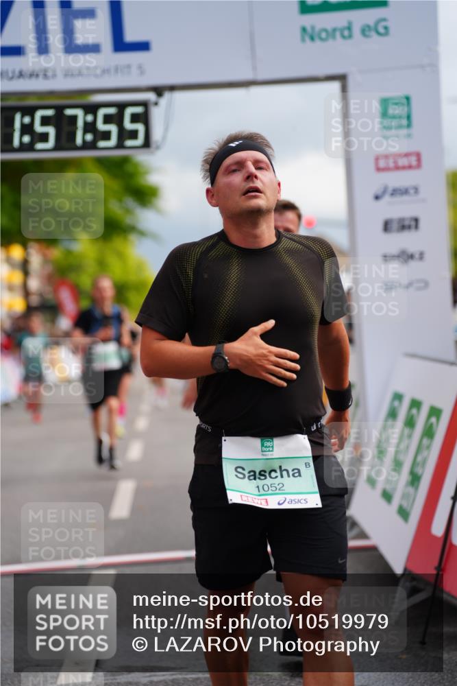 20.09.2026 - PSD Bank Halbmarathon LAZAROV Photography http://msf.ph/oto/10519979 20.09.2026 11:57:54 Ziel 1052, 1301, 1709, 1711, 2092, 2253, 2540, 2846, 3107, 3374, 3624, 3762, 3935 meine-sportfotos.de