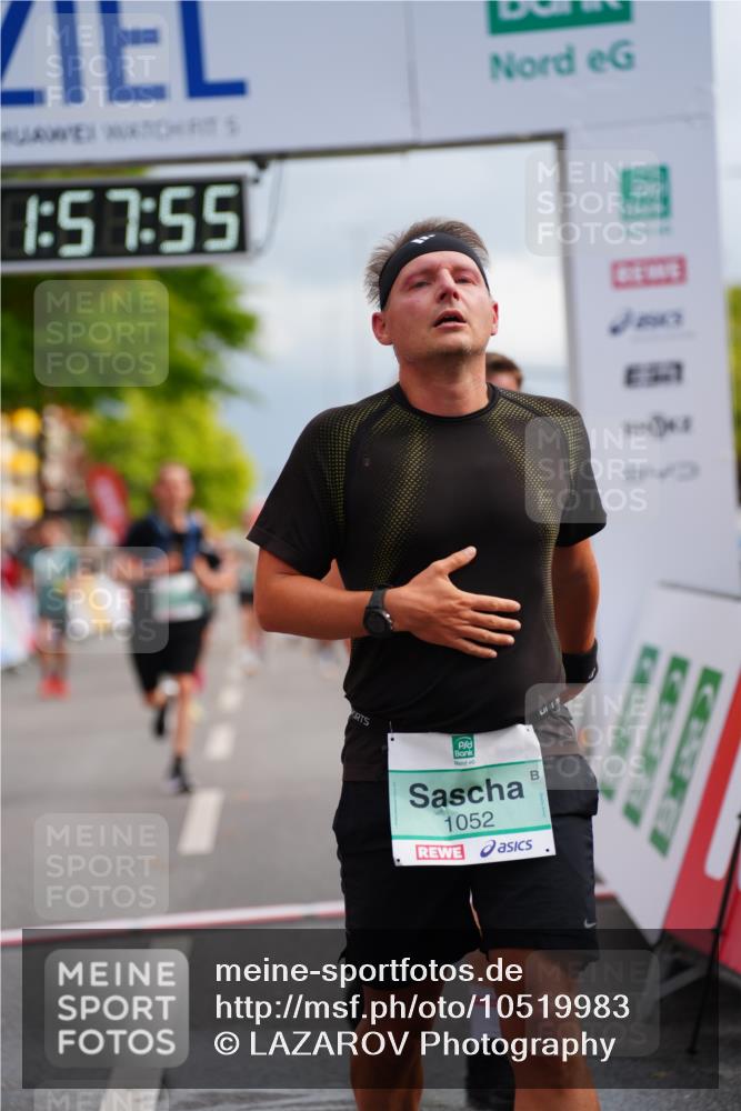 20.09.2026 - PSD Bank Halbmarathon LAZAROV Photography http://msf.ph/oto/10519983 20.09.2026 11:57:54 Ziel 1052, 1301, 1709, 1711, 2092, 2253, 2540, 2846, 3107, 3374, 3624, 3762, 3935 meine-sportfotos.de