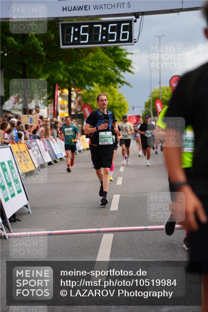 20.09.2026 - PSD Bank Halbmarathon LAZAROV Photography http://msf.ph/oto/10519984 20.09.2026 11:57:55 Ziel 1052, 1301, 1709, 1711, 2092, 2253, 2540, 2846, 3107, 3374, 3624, 3762, 3935, 4589 meine-sportfotos.de