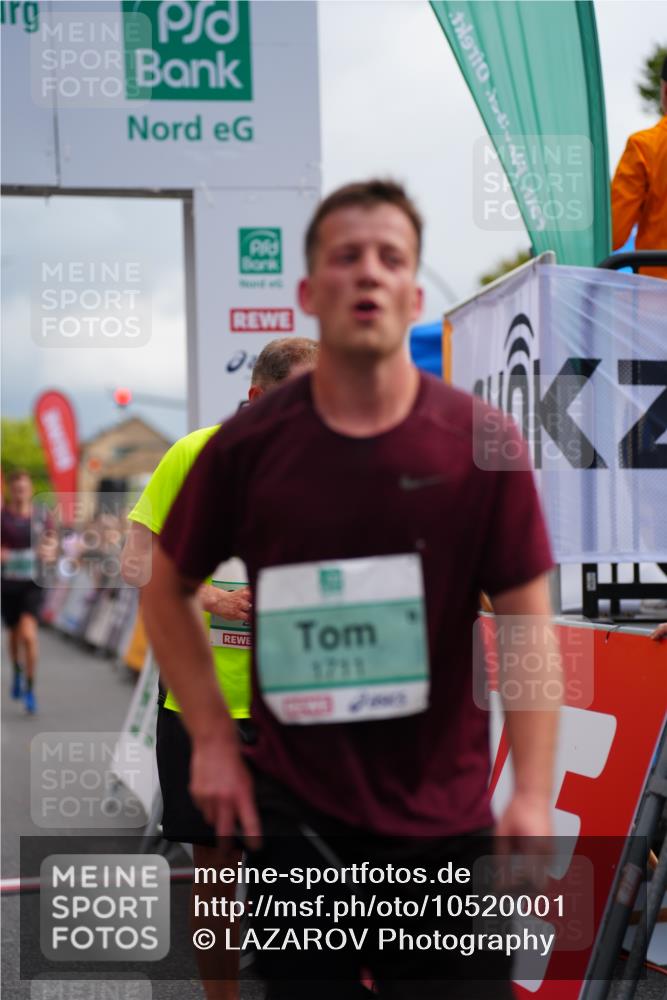 20.09.2026 - PSD Bank Halbmarathon LAZAROV Photography http://msf.ph/oto/10520001 20.09.2026 11:57:57 Ziel 1052, 1301, 1530, 1709, 1711, 2531, 2846, 3107, 3624, 3762, 3935, 4327, 4589, 4610 meine-sportfotos.de