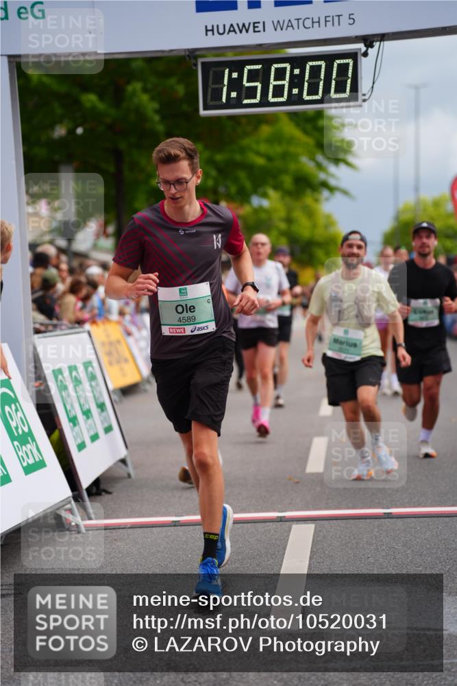 20.09.2026 - PSD Bank Halbmarathon LAZAROV Photography http://msf.ph/oto/10520031 20.09.2026 11:58:00 Ziel 1210, 1301, 1530, 1709, 1711, 2531, 2846, 2935, 3107, 3280, 3762, 3941, 4327, 4589, 4610 meine-sportfotos.de