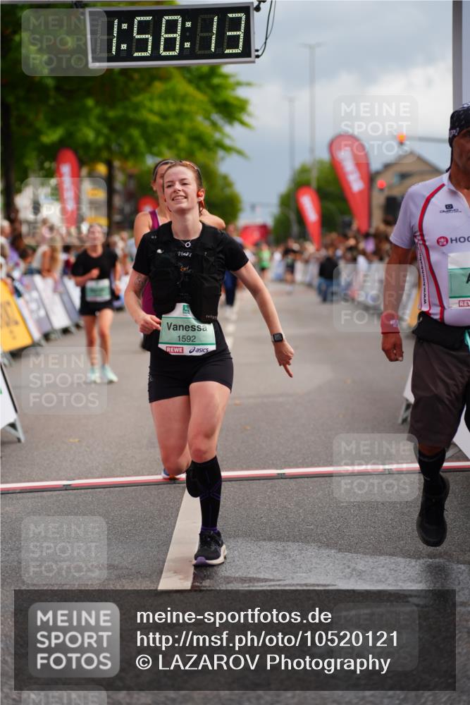 20.09.2026 - PSD Bank Halbmarathon LAZAROV Photography http://msf.ph/oto/10520121 20.09.2026 11:58:13 Ziel 1140, 1311, 1313, 1592, 2448, 4597, 4635 meine-sportfotos.de