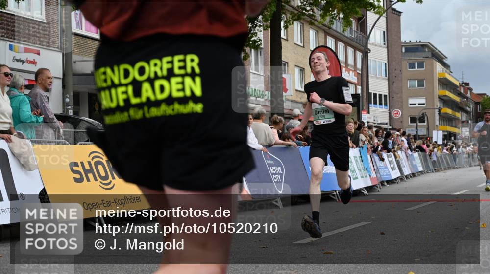 20.09.2026 - PSD Bank Halbmarathon J. Mangold http://msf.ph/oto/10520210 20.09.2026 11:51:49 Ziel 1729, 2830, 2850, 3327 meine-sportfotos.de