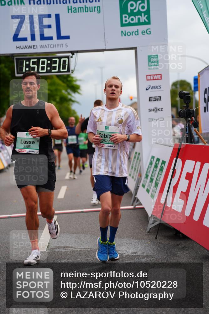 20.09.2026 - PSD Bank Halbmarathon LAZAROV Photography http://msf.ph/oto/10520228 20.09.2026 11:58:30 Ziel 1020, 1398, 1406, 2577, 2585, 2612, 2900, 3604, 4623, 4641, 4659, 4750 meine-sportfotos.de