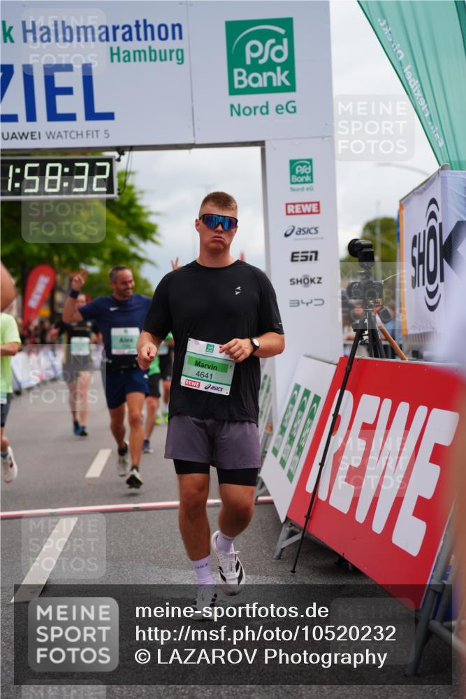 20.09.2026 - PSD Bank Halbmarathon LAZAROV Photography http://msf.ph/oto/10520232 20.09.2026 11:58:32 Ziel 1398, 1621, 2577, 2585, 2612, 3604, 3801, 4623, 4641, 4750 meine-sportfotos.de