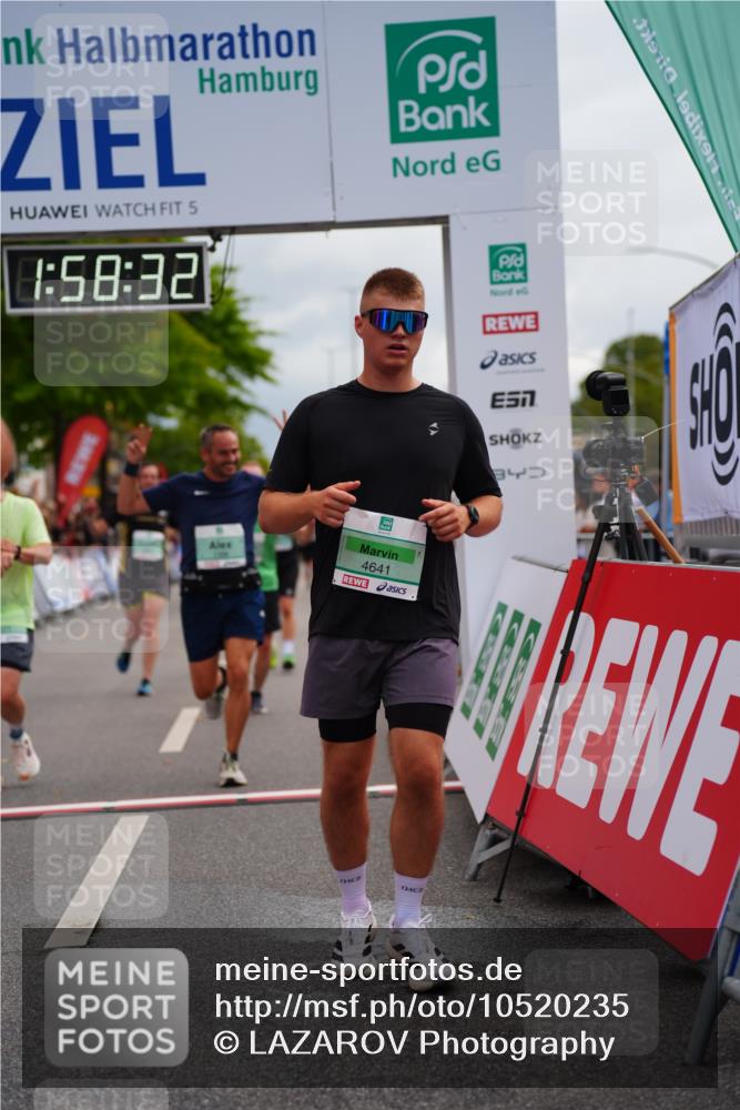 20.09.2026 - PSD Bank Halbmarathon LAZAROV Photography http://msf.ph/oto/10520235 20.09.2026 11:58:32 Ziel 1398, 1621, 2577, 2585, 2612, 3604, 3801, 4623, 4641, 4750 meine-sportfotos.de