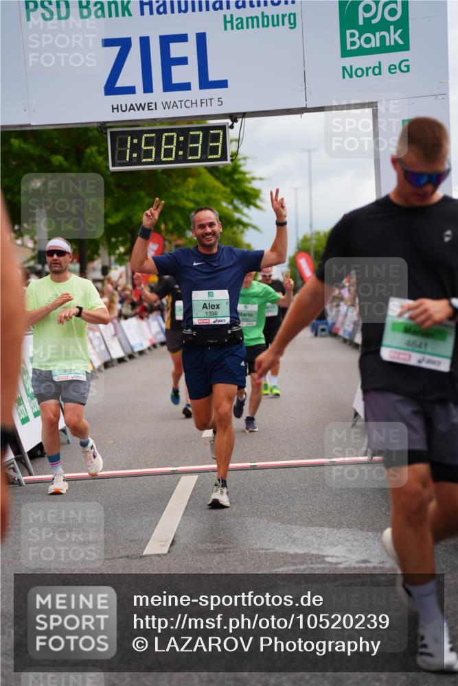 20.09.2026 - PSD Bank Halbmarathon LAZAROV Photography http://msf.ph/oto/10520239 20.09.2026 11:58:32 Ziel 1398, 1621, 2577, 2585, 2612, 3604, 3801, 4623, 4641, 4750 meine-sportfotos.de