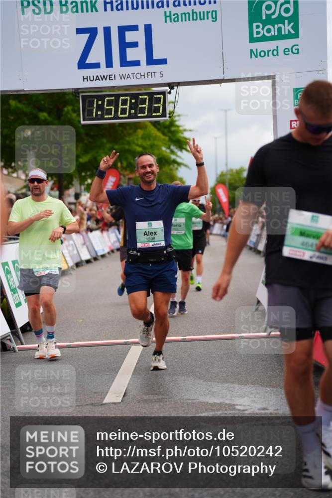 20.09.2026 - PSD Bank Halbmarathon LAZAROV Photography http://msf.ph/oto/10520242 20.09.2026 11:58:32 Ziel 1398, 1621, 2577, 2585, 2612, 3604, 3801, 4623, 4641, 4750 meine-sportfotos.de