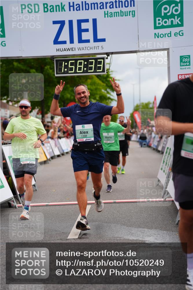 20.09.2026 - PSD Bank Halbmarathon LAZAROV Photography http://msf.ph/oto/10520249 20.09.2026 11:58:33 Ziel 1398, 1621, 2577, 2585, 2612, 3604, 3801, 4623, 4641, 4750 meine-sportfotos.de
