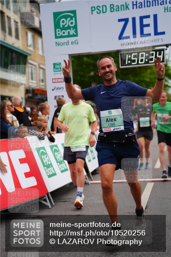 20.09.2026 - PSD Bank Halbmarathon LAZAROV Photography http://msf.ph/oto/10520256 20.09.2026 11:58:33 Ziel 1398, 1621, 2577, 2585, 2612, 3604, 3801, 4623, 4641, 4750 meine-sportfotos.de