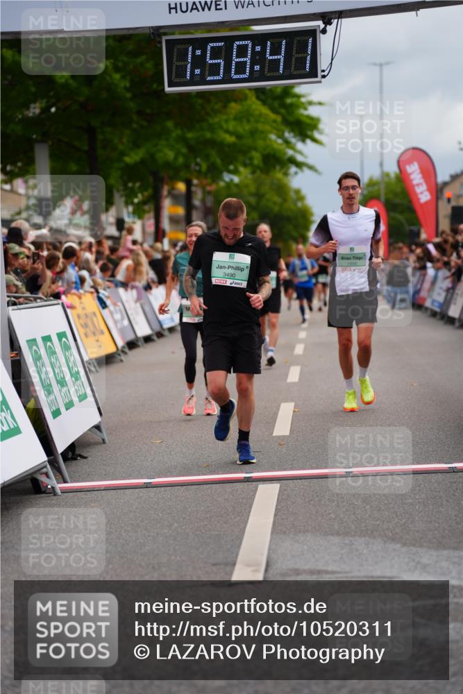 20.09.2026 - PSD Bank Halbmarathon LAZAROV Photography http://msf.ph/oto/10520311 20.09.2026 11:58:40 Ziel 1398, 1621, 1956, 2612, 3183, 3490, 3604, 3801, 4623 meine-sportfotos.de