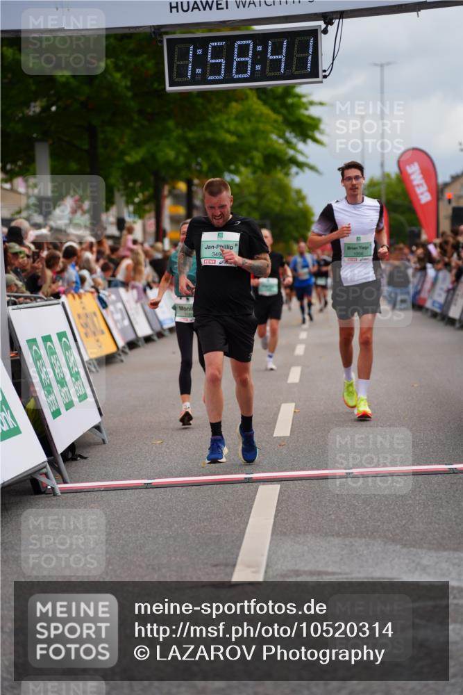 20.09.2026 - PSD Bank Halbmarathon LAZAROV Photography http://msf.ph/oto/10520314 20.09.2026 11:58:41 Ziel 1621, 1795, 1956, 2612, 3183, 3490, 3604, 3801, 4013 meine-sportfotos.de