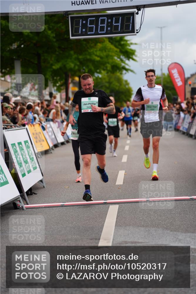 20.09.2026 - PSD Bank Halbmarathon LAZAROV Photography http://msf.ph/oto/10520317 20.09.2026 11:58:41 Ziel 1621, 1795, 1956, 2612, 3183, 3490, 3604, 3801, 4013 meine-sportfotos.de