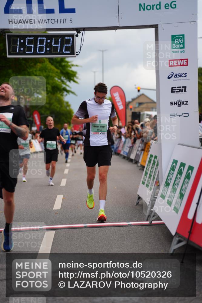 20.09.2026 - PSD Bank Halbmarathon LAZAROV Photography http://msf.ph/oto/10520326 20.09.2026 11:58:41 Ziel 1621, 1795, 1956, 2612, 3183, 3490, 3604, 3801, 4013 meine-sportfotos.de