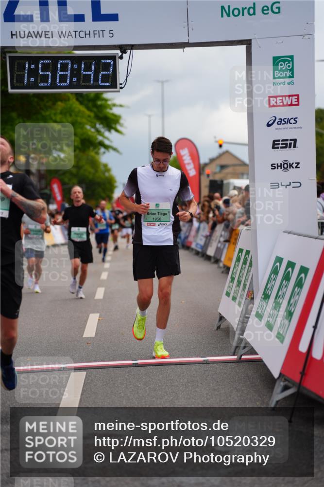 20.09.2026 - PSD Bank Halbmarathon LAZAROV Photography http://msf.ph/oto/10520329 20.09.2026 11:58:41 Ziel 1621, 1795, 1956, 2612, 3183, 3490, 3604, 3801, 4013 meine-sportfotos.de