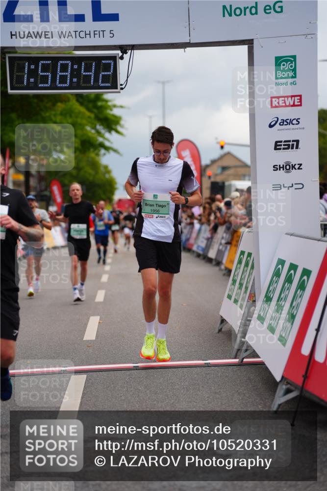 20.09.2026 - PSD Bank Halbmarathon LAZAROV Photography http://msf.ph/oto/10520331 20.09.2026 11:58:42 Ziel 1621, 1795, 1956, 2612, 3183, 3490, 3801, 4013 meine-sportfotos.de