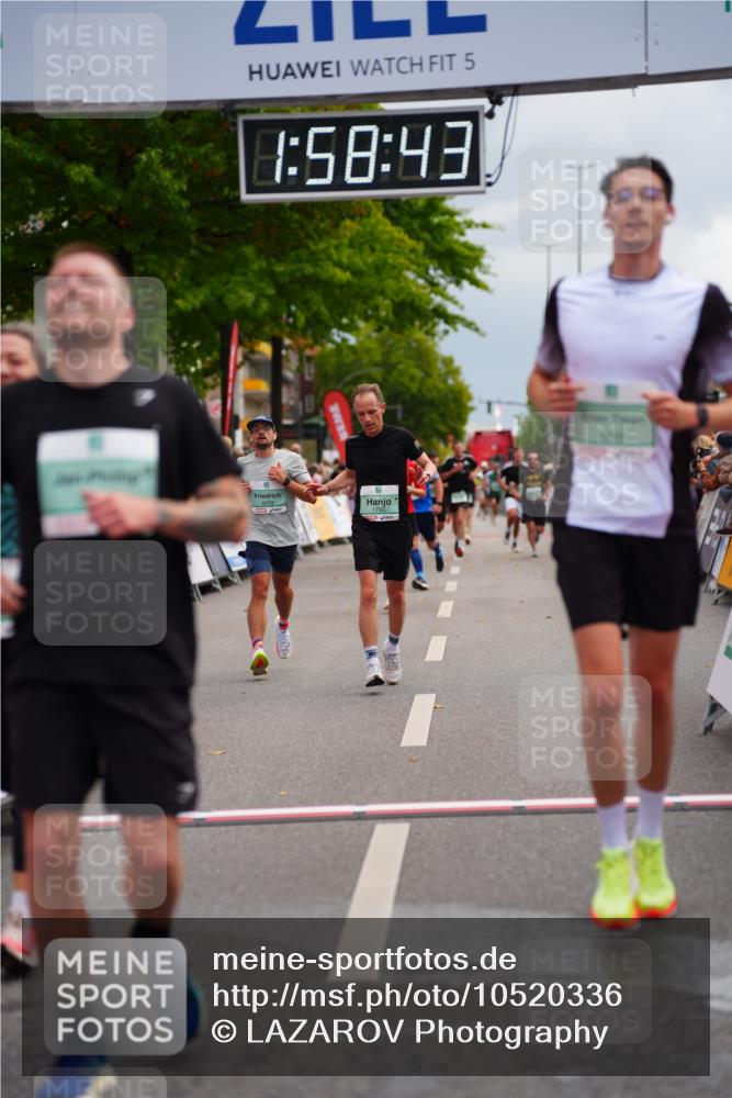 20.09.2026 - PSD Bank Halbmarathon LAZAROV Photography http://msf.ph/oto/10520336 20.09.2026 11:58:42 Ziel 1621, 1795, 1956, 2612, 3183, 3490, 3801, 4013 meine-sportfotos.de