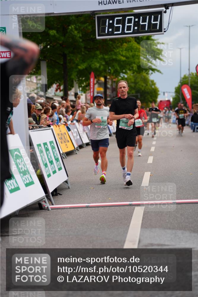 20.09.2026 - PSD Bank Halbmarathon LAZAROV Photography http://msf.ph/oto/10520344 20.09.2026 11:58:43 Ziel 1621, 1741, 1795, 1956, 3183, 3490, 3801, 4013 meine-sportfotos.de