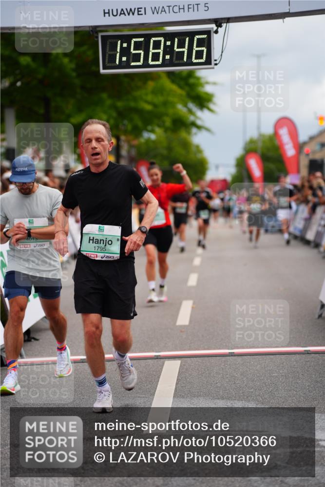 20.09.2026 - PSD Bank Halbmarathon LAZAROV Photography http://msf.ph/oto/10520366 20.09.2026 11:58:46 Ziel 1741, 1795, 1956, 2290, 3183, 3490, 4013 meine-sportfotos.de
