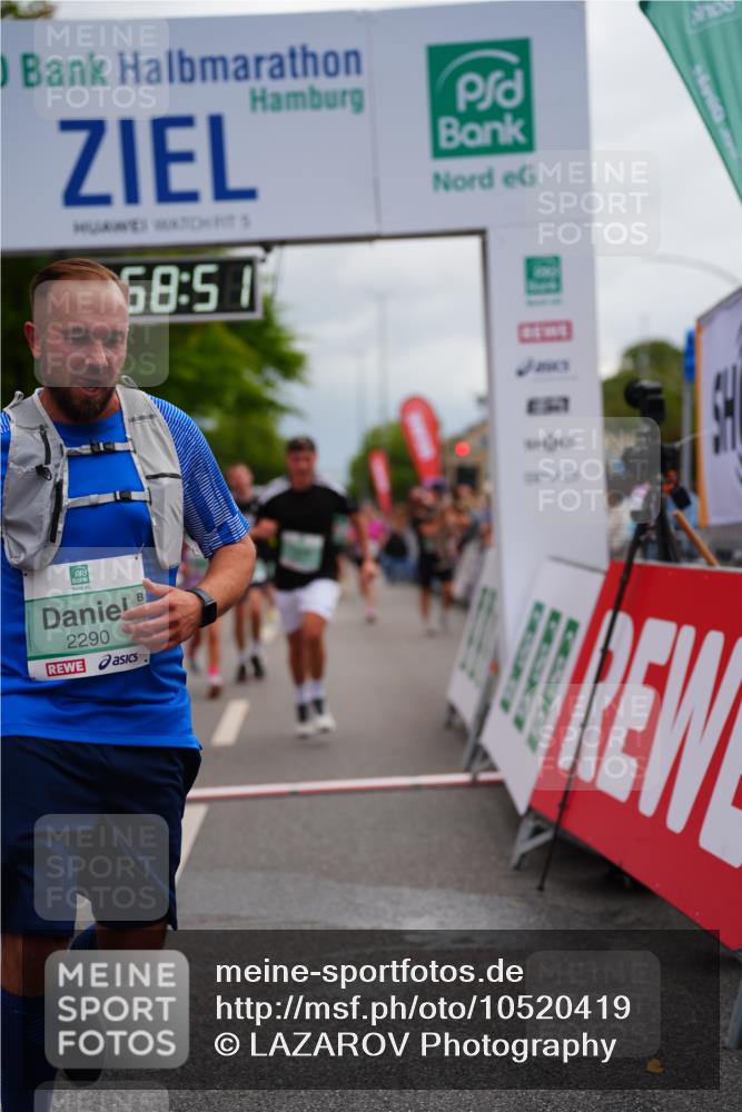 20.09.2026 - PSD Bank Halbmarathon LAZAROV Photography http://msf.ph/oto/10520419 20.09.2026 11:58:51 Ziel 1035, 1251, 1304, 1741, 1795, 1936, 2290, 3447, 3598, 4013, 4570, 4572 meine-sportfotos.de