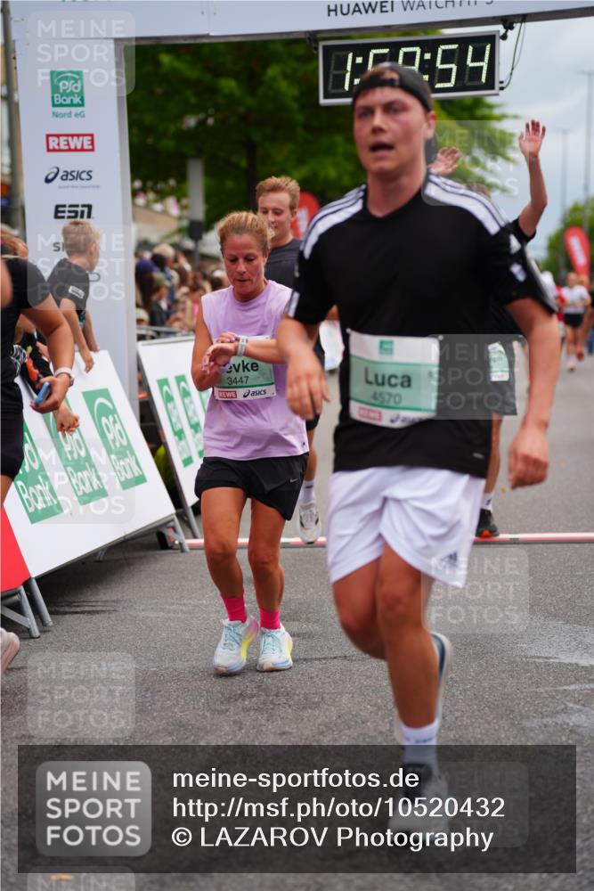20.09.2026 - PSD Bank Halbmarathon LAZAROV Photography http://msf.ph/oto/10520432 20.09.2026 11:58:53 Ziel 1035, 1251, 1304, 1741, 1795, 1936, 2290, 3447, 3598, 3810, 4013, 4355, 4570, 4572 meine-sportfotos.de