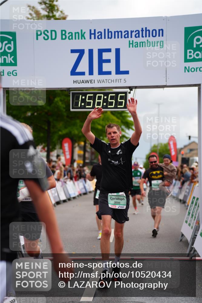 20.09.2026 - PSD Bank Halbmarathon LAZAROV Photography http://msf.ph/oto/10520434 20.09.2026 11:58:54 Ziel 1035, 1251, 1304, 1741, 1936, 2290, 3447, 3598, 3718, 3810, 4355, 4570, 4572 meine-sportfotos.de