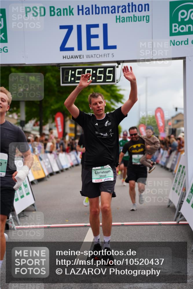 20.09.2026 - PSD Bank Halbmarathon LAZAROV Photography http://msf.ph/oto/10520437 20.09.2026 11:58:54 Ziel 1035, 1251, 1304, 1741, 1936, 2290, 3447, 3598, 3718, 3810, 4355, 4570, 4572 meine-sportfotos.de