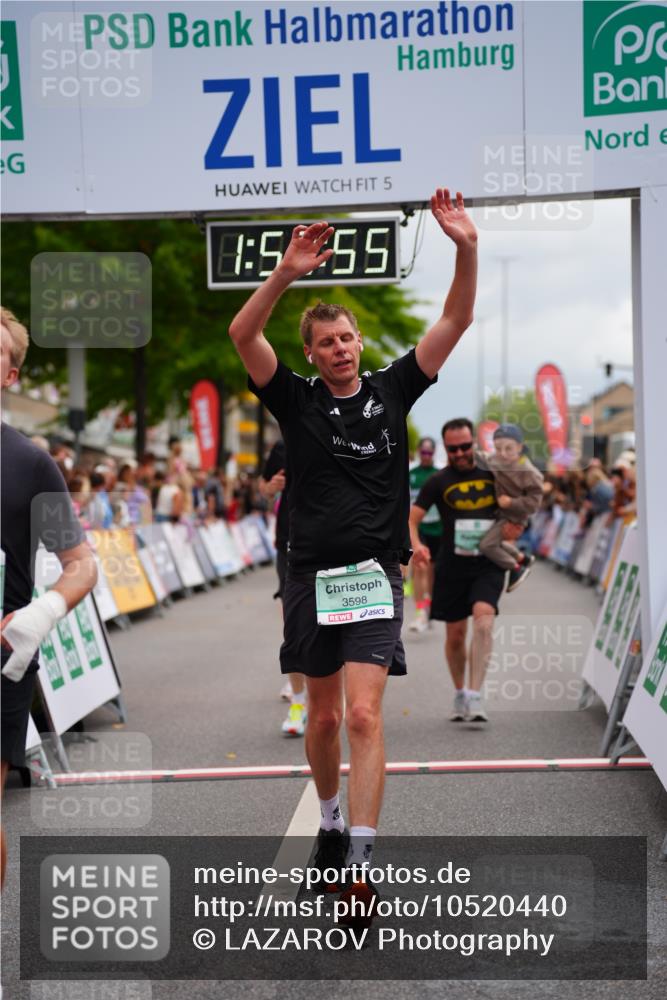 20.09.2026 - PSD Bank Halbmarathon LAZAROV Photography http://msf.ph/oto/10520440 20.09.2026 11:58:55 Ziel 1035, 1251, 1304, 1741, 1936, 2290, 3447, 3598, 3718, 3810, 4355, 4570, 4572 meine-sportfotos.de