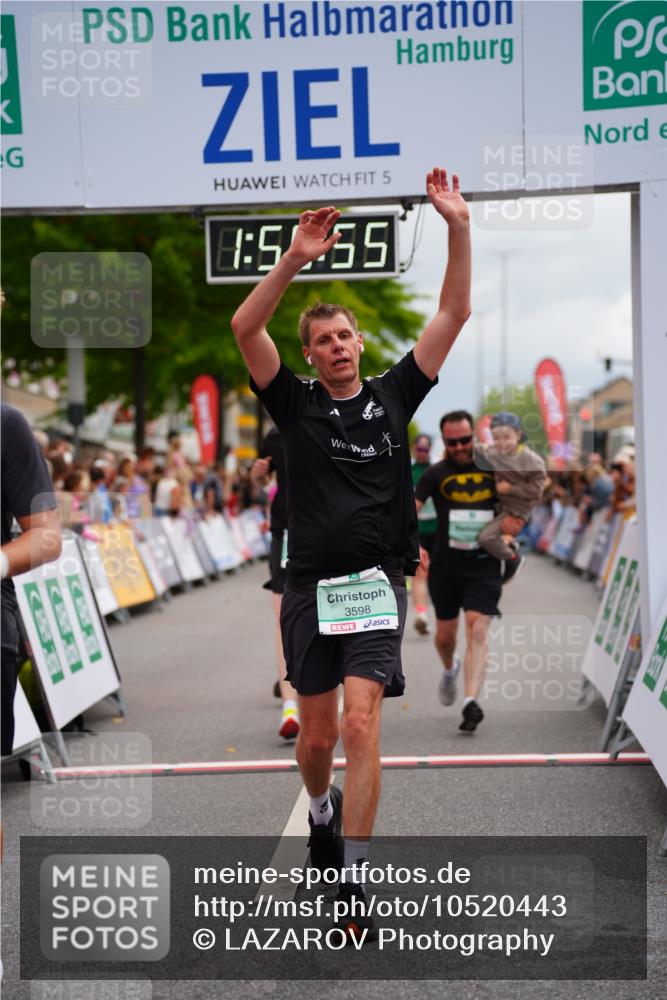 20.09.2026 - PSD Bank Halbmarathon LAZAROV Photography http://msf.ph/oto/10520443 20.09.2026 11:58:55 Ziel 1035, 1251, 1304, 1741, 1936, 2290, 3447, 3598, 3718, 3810, 4355, 4570, 4572 meine-sportfotos.de